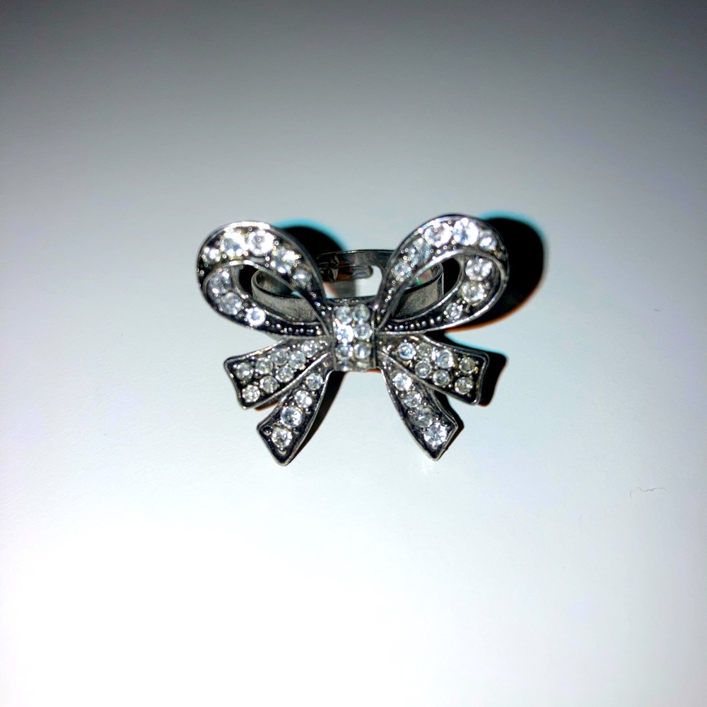 Crystal bow ring